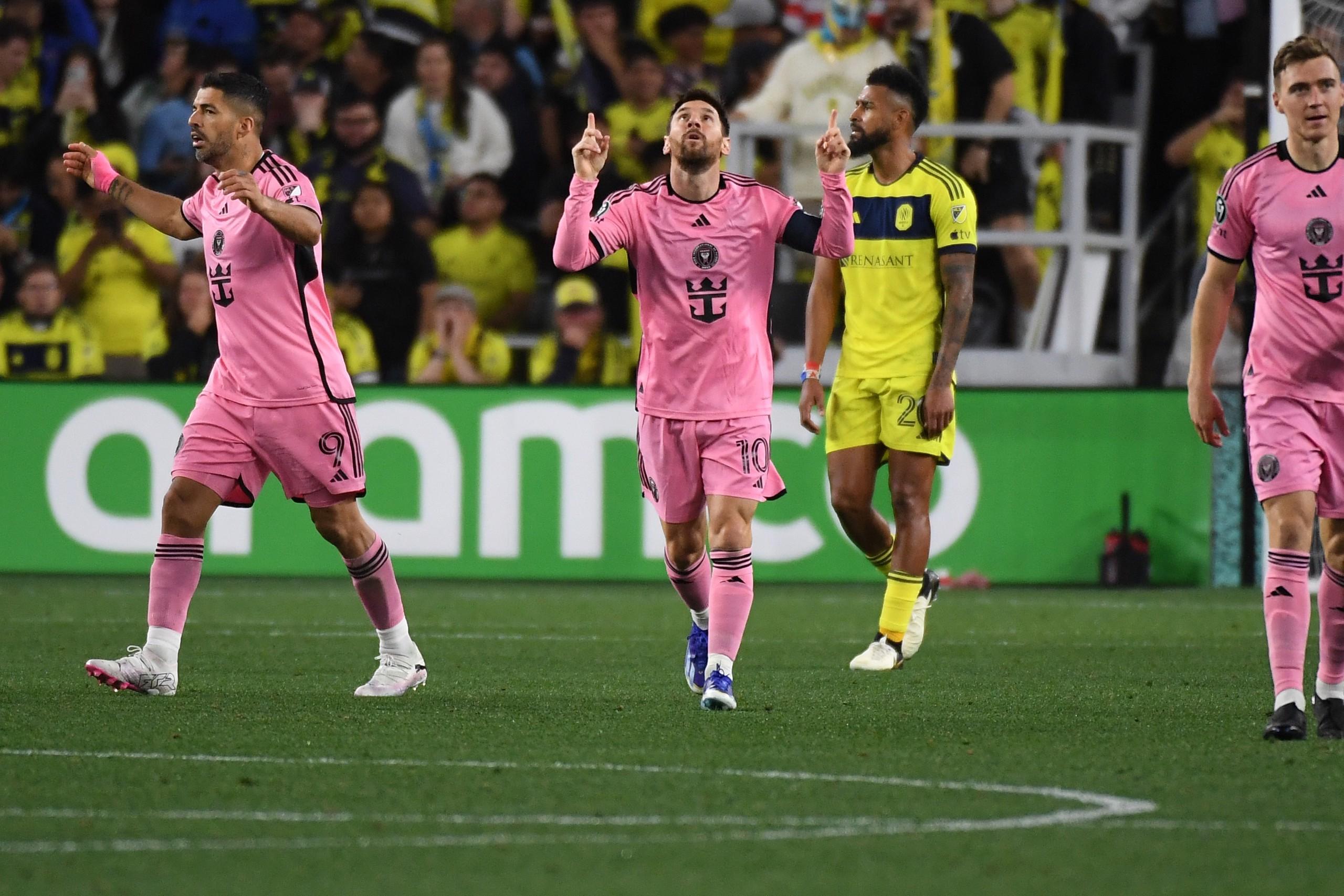 包含梅西关键节点赛况扑朔迷离，塞尔维亚队带队取胜！的词条